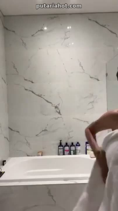 Mia Khalifa - Vídeos e Fotos