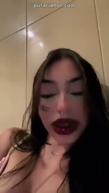 novinha safada batendo siririca