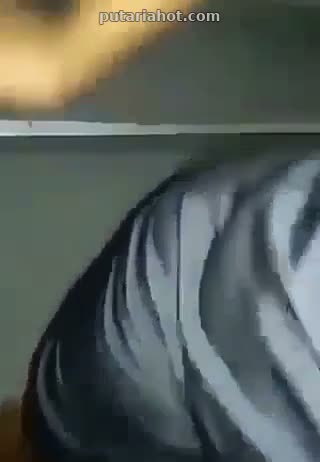 Recepcionista excitante dando boquete ao chefe no intervalo do trabalho